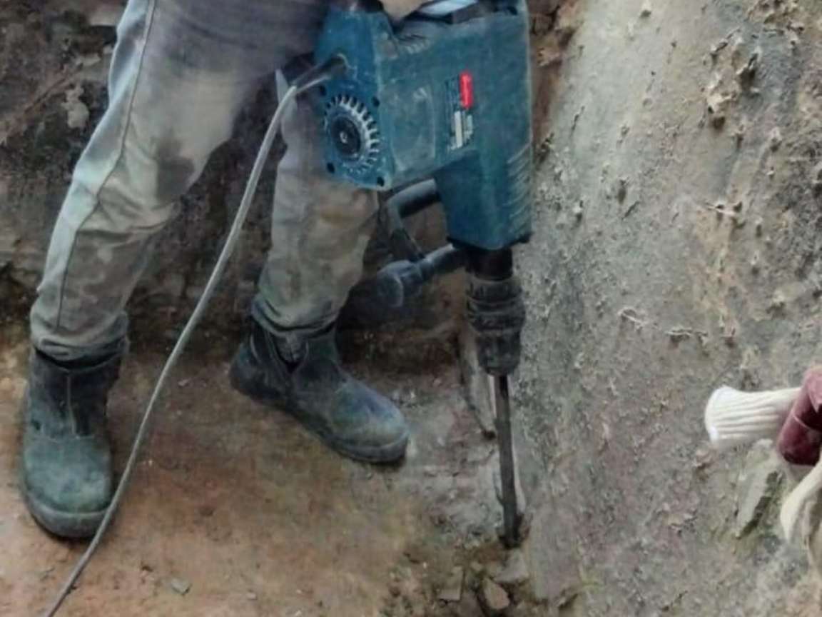 Hacking & dismantling concrete breaking Singapore
